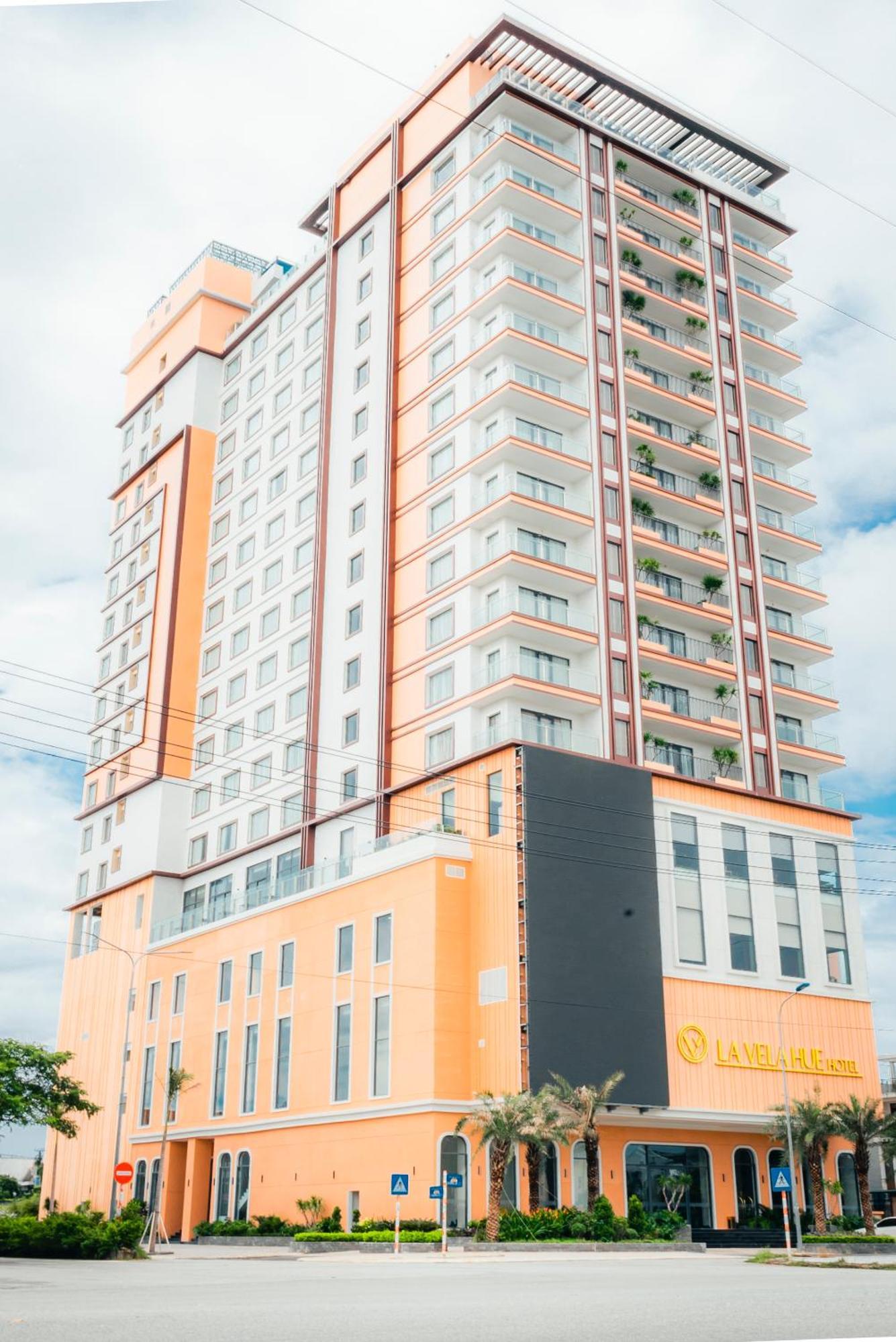 La Vela Hue Hotel Ngoại thất bức ảnh Residential building in the city