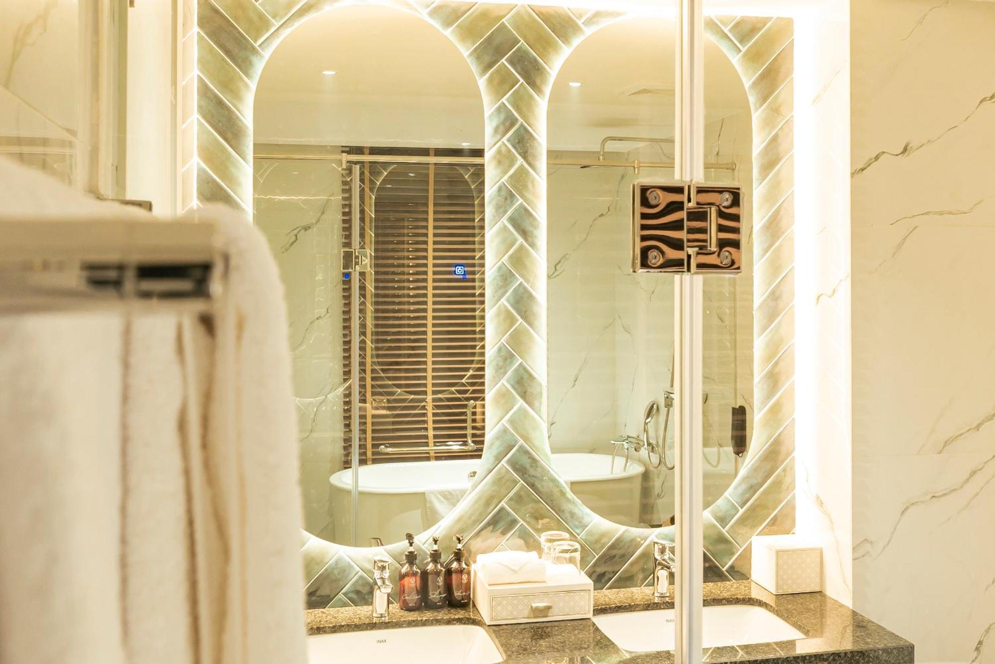La Vela Hue Hotel Ngoại thất bức ảnh Bathroom