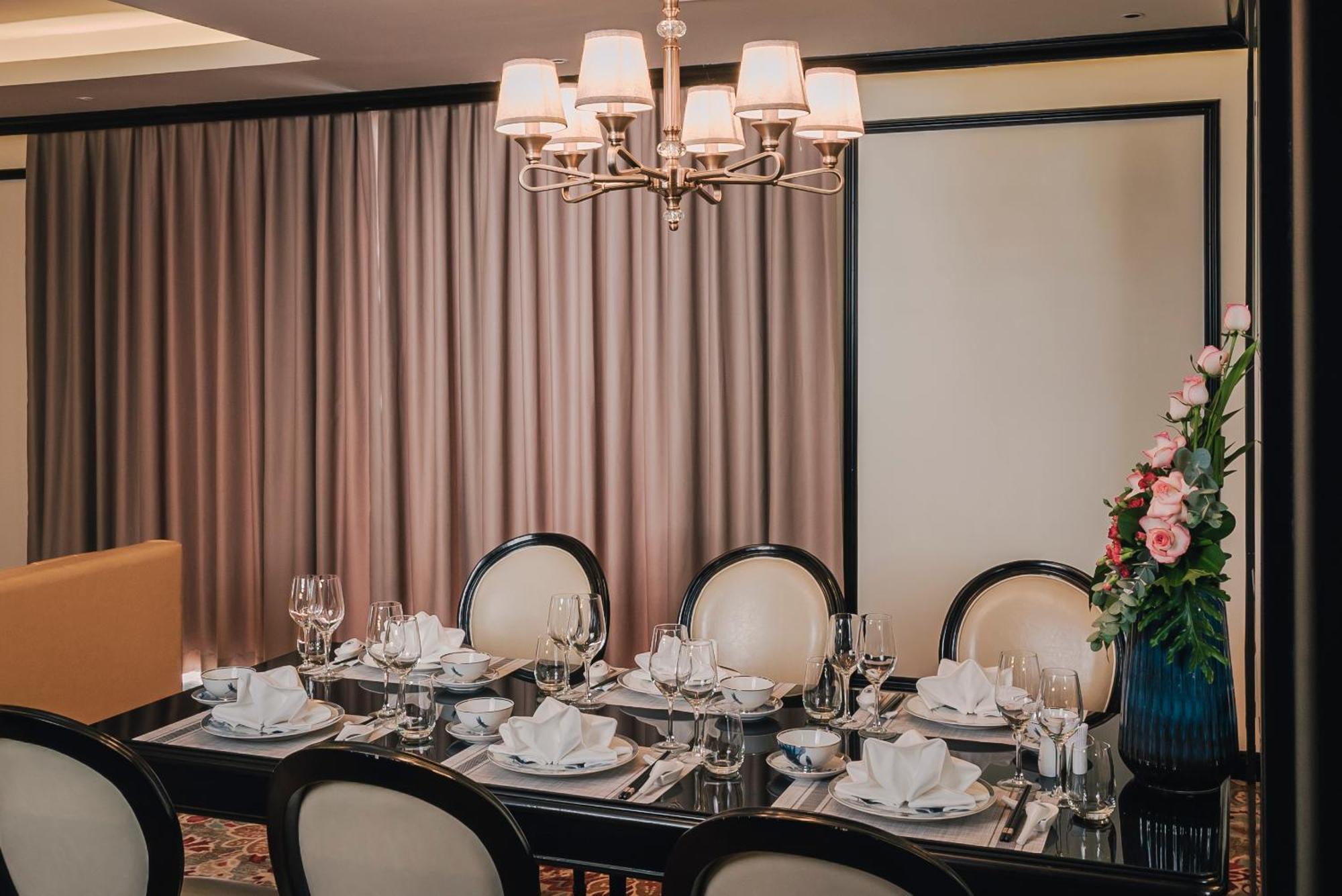 La Vela Hue Hotel Ngoại thất bức ảnh Dining room