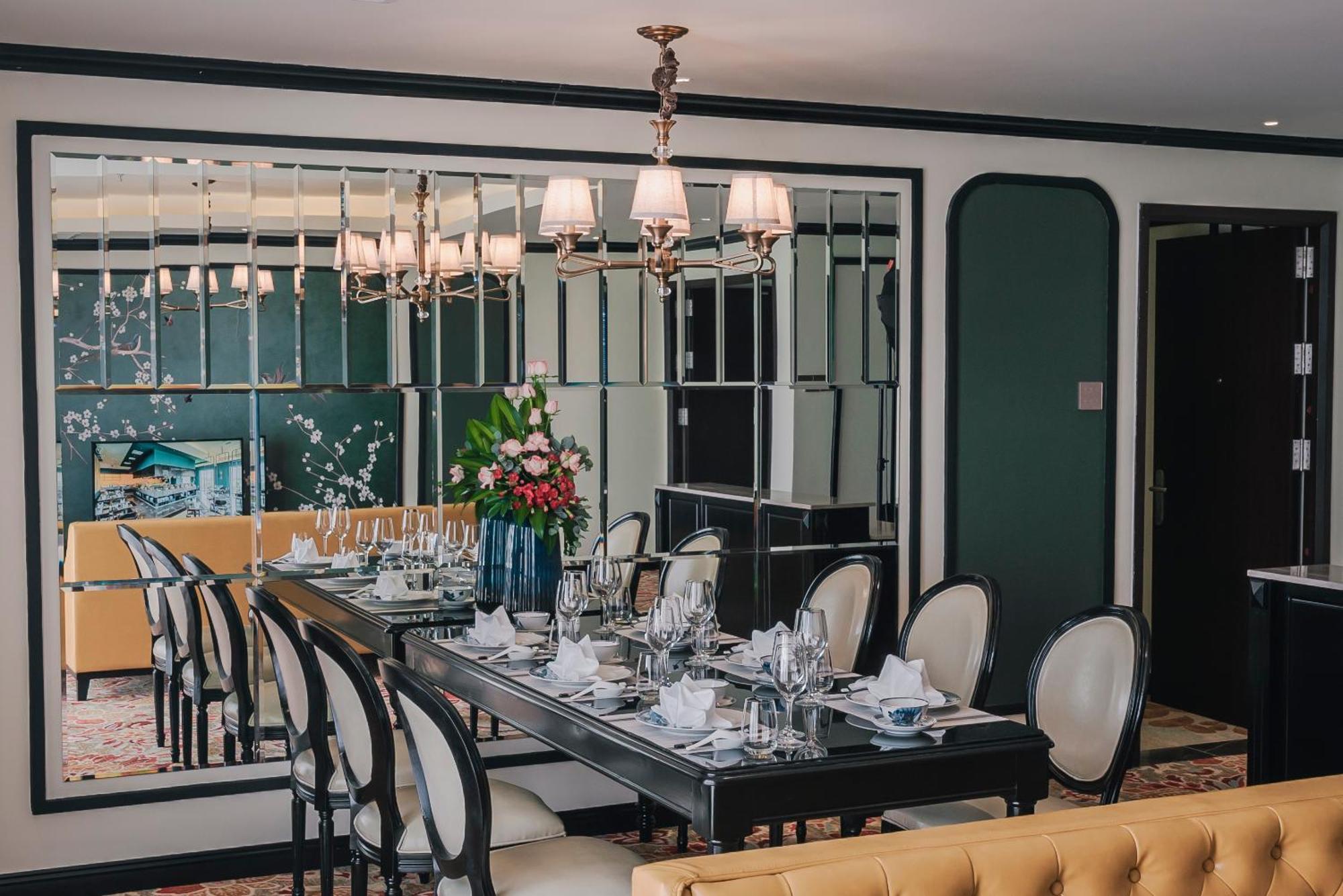 La Vela Hue Hotel Ngoại thất bức ảnh The dining room of the Presidential Suite