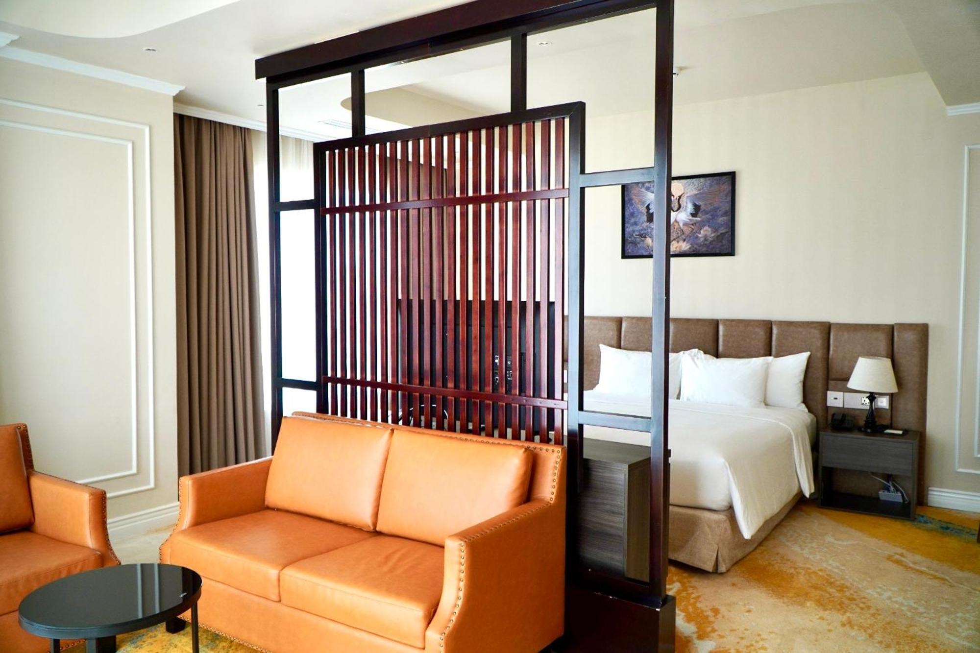 La Vela Hue Hotel Ngoại thất bức ảnh A room at the hotel