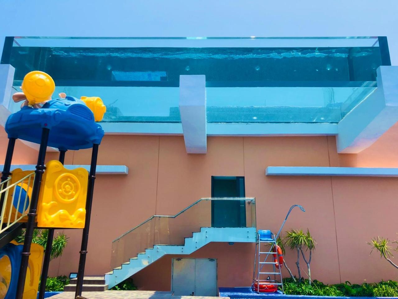 La Vela Hue Hotel Ngoại thất bức ảnh The glass floor of the Sky Bar